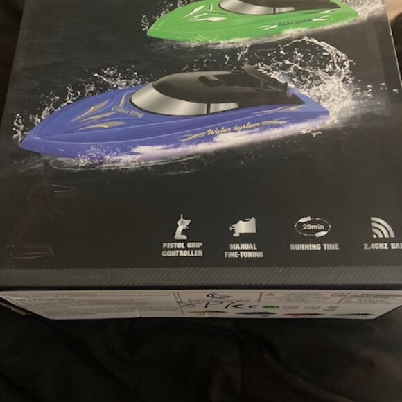 Remote Controlled Racing Boat Set - Picture 2 of 8